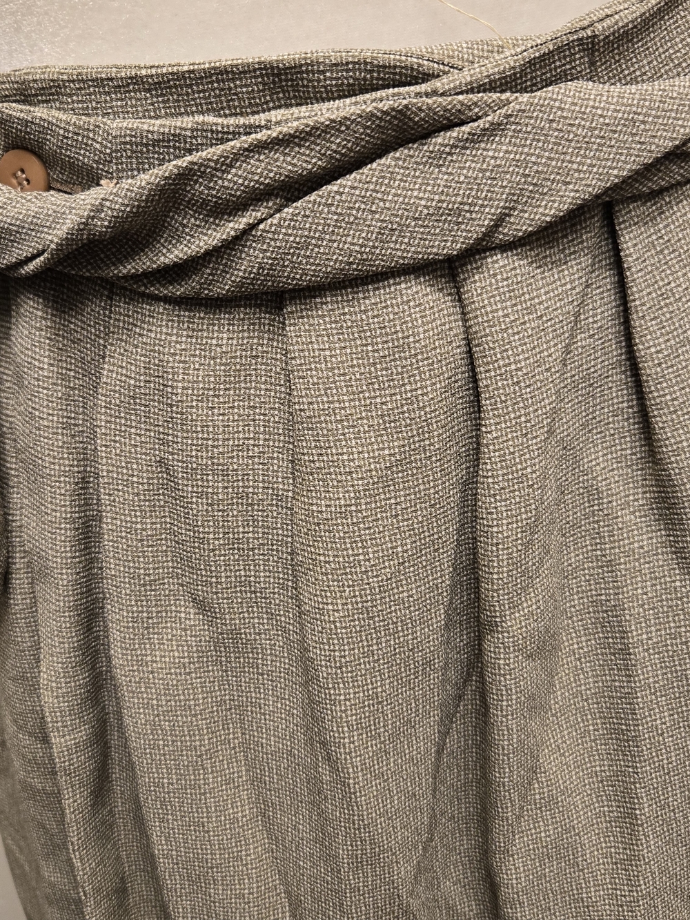 Giorgio Armani High-Waist Textured Wrap Skirt in Light Gray - Picture 3 of 10